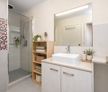 Comfortable home in ideal location. - Photo 4