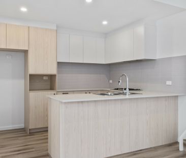 Stunning Spacious Townhouse! - Photo 1