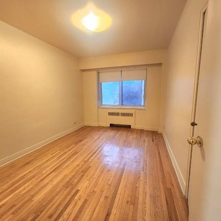 ** Because You Deserve 2bed 2bath, Concrete Building, CDN, UDM ** - Photo 3