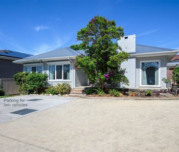 Family 4-bedroom home in highly desirable location with everyday co... - Photo 6