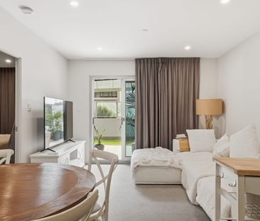 Modern Riverside Living – Stylish Apartment in East Perth - Photo 1