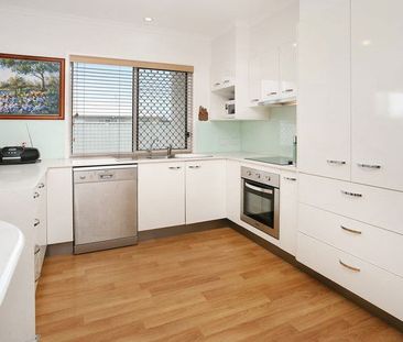 Spacious Family Home - Photo 2