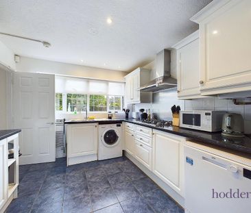 4 bedroom detached house to rent - Photo 2