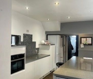 4 bedroom terraced house to rent - Photo 5