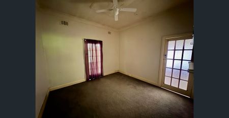 STYLISH 2 BEDDER STEPS FROM THE PARK AND THE NEW GRAFTON POOL - Photo 3