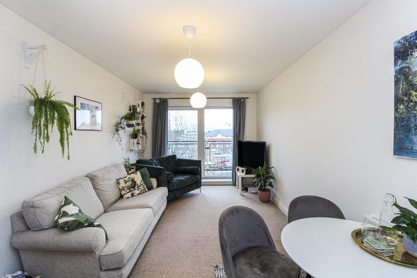 2 bedroom flat to rent - Photo 1