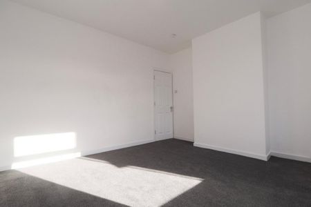 4 bedroom end of terrace house to rent - Photo 3