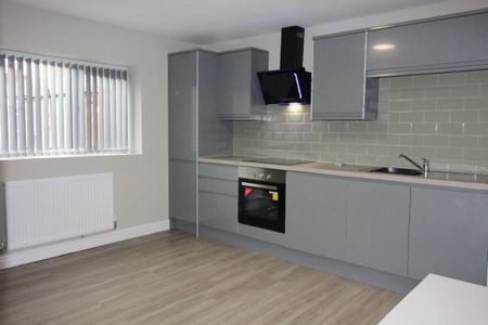 Flat 2 Eldon Street, Preston - Photo 2