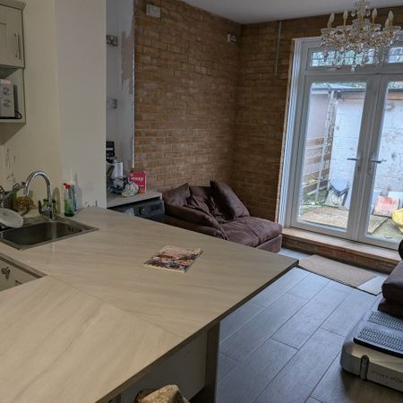 4 Bed Terraced House, Forfar Road, N22 - Photo 3