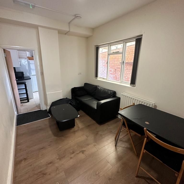 5 bedroom terraced house to rent - Photo 1