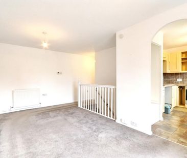 2 bedroom coach house to rent - Photo 2