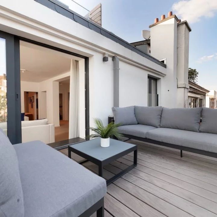 Stéphanie/Chatelain - furnished 3-bedroom penthouse - Photo 1