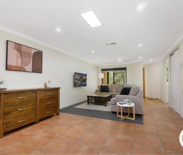 BEAUTIFUL HOME IN EASTERNVIEW ESTATE! - Photo 1