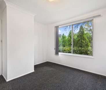 Great location, Opposite train station - Photo 1