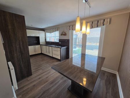 3 bedroom detached house to rent - Photo 5