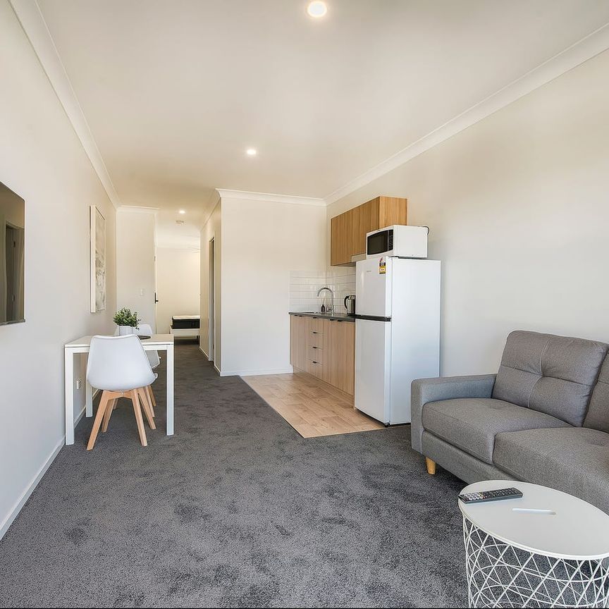 NEAR NEW FULLY FURNISHED, DESIGNER STUDIO APARTMENTS – BILLS INCLUDED! - Photo 1