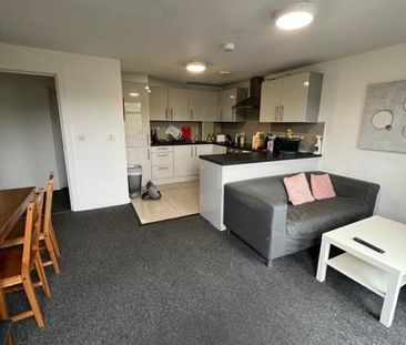 4 bedroom flat share to rent - Photo 1