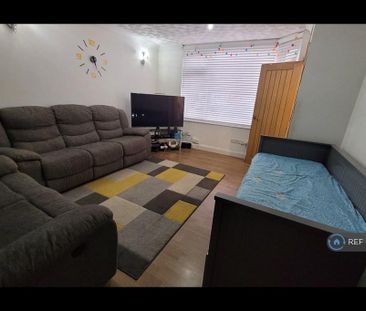 3 bedroom semi-detached house to rent - Photo 1