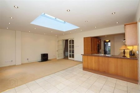 38 Glenariff Drive, Glen Road, Comber, BT23 5HA - Photo 3