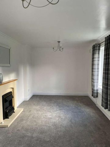 Circular Drive, Renishaw, S21 - Photo 3