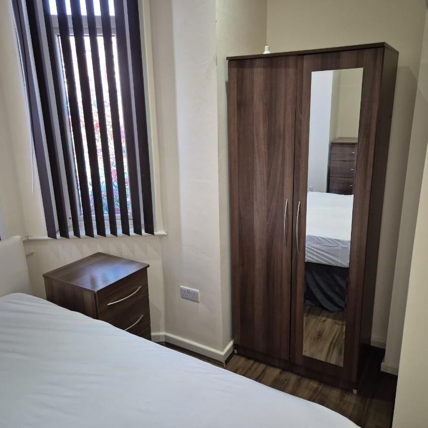 Studio Flat, Balmoral Road, NW2 - Photo 1