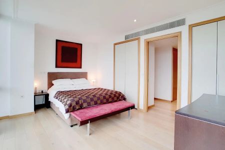 2 bedroom flat in London - Photo 3