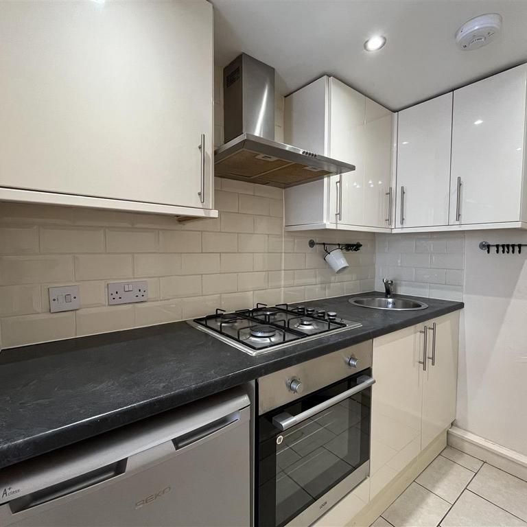 2 bedroom terraced house to rent - Photo 1