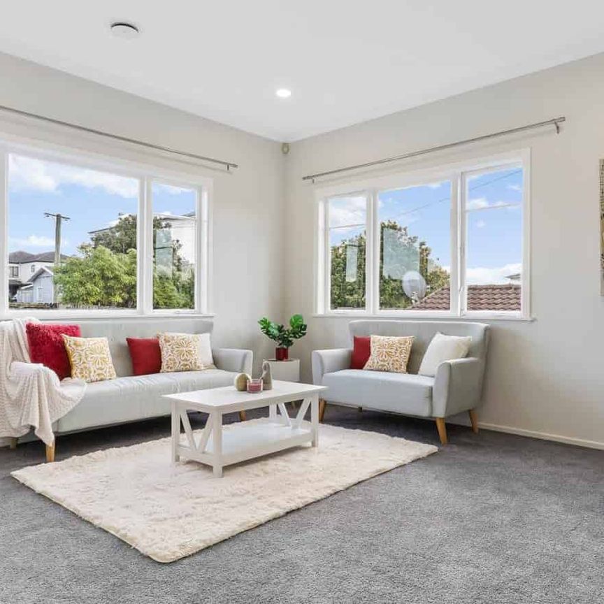 Bright and Spacious Home with Study - Photo 1