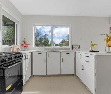 Freshly Refurbished 2Brm Unit Available - Photo 3