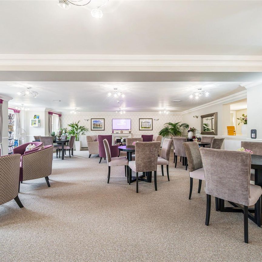 Sanderson Lodge, Selsdon, South Croydon - Photo 1