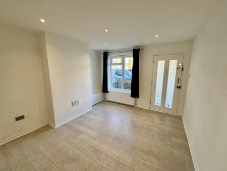 2 bedroom terraced house to rent - Photo 2