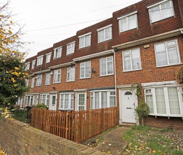 Price £2,500 pcm - Available Now - Part Furnished - Photo 1