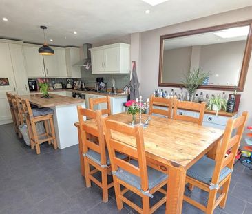 Kings Road, Woking - 3 bedrooms Property for lettings - Seymours - Photo 1