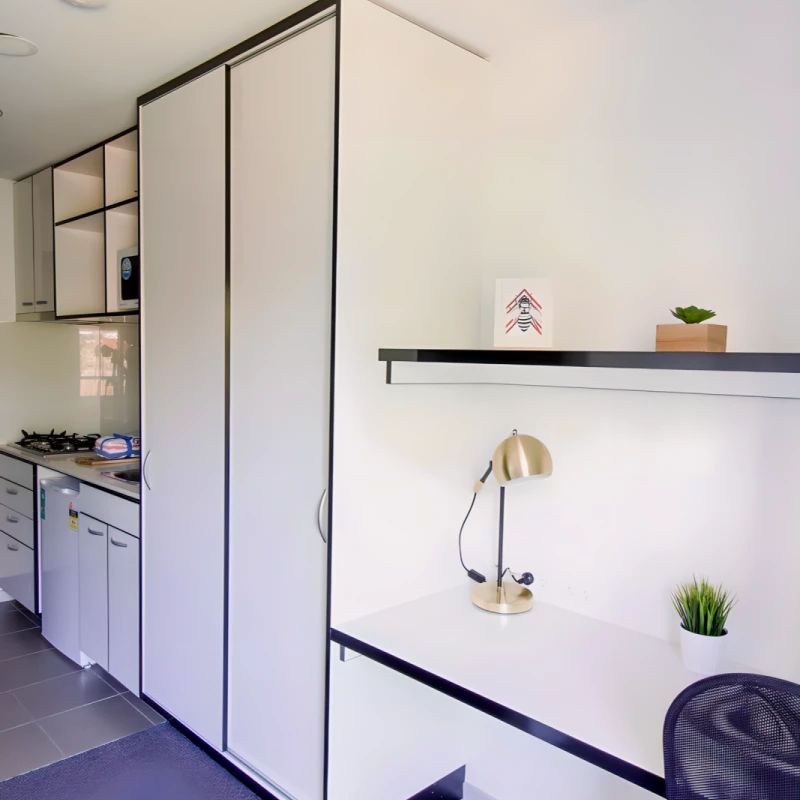 Medium 1 Bedroom with balcony style 1 - Photo 1