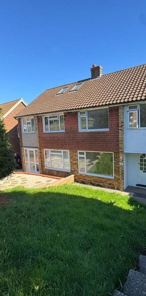 4 bedroom semi-detached house to rent - Photo 2