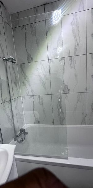 Room in a Shared House, Eastern Avenue, IG2 - Photo 1