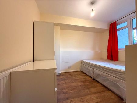 4 bedroom terraced house to rent - Photo 3