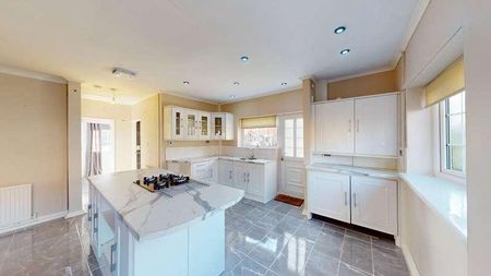 Buckley Lane, Farnworth, BL4 - Photo 4