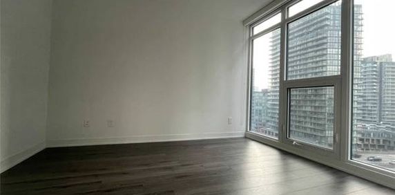 Entertainment district + den 700+sqft! - Photo 2