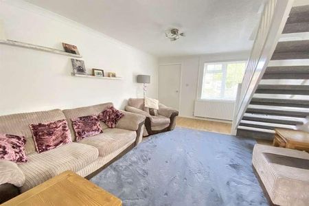 Chineham, Basingstoke, RG24 - Photo 2