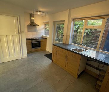 3 bedroom semi-detached house to rent - Photo 6