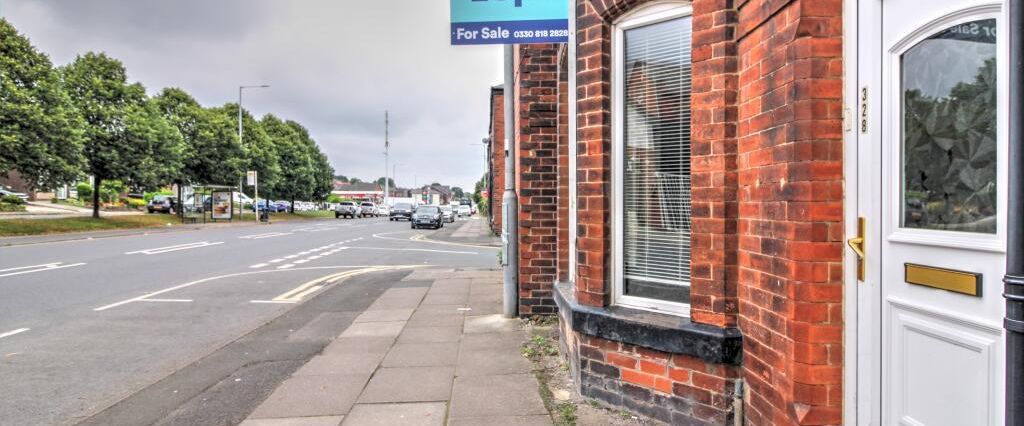 3 bedroom terraced house to rent - Photo 1