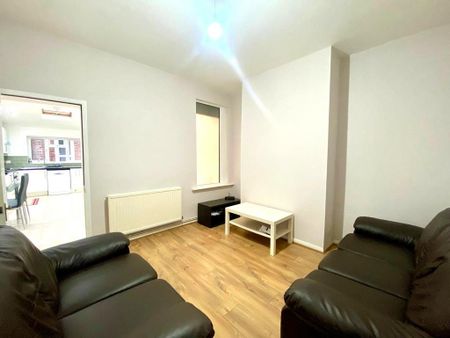 4 bedroom terraced house to rent - Photo 4