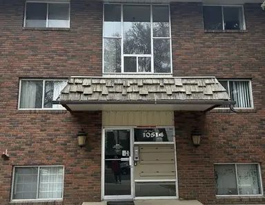 Huge old strathcona suite | 10514 85 Avenue, Edmonton - Photo 1