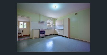 Spacious Family Rental with Room to Move - Photo 3