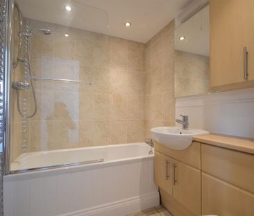 3 bedroom semi-detached house to rent - Photo 3