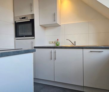 Vernieuwd en licht dakappartement in het centrum - Foto 1