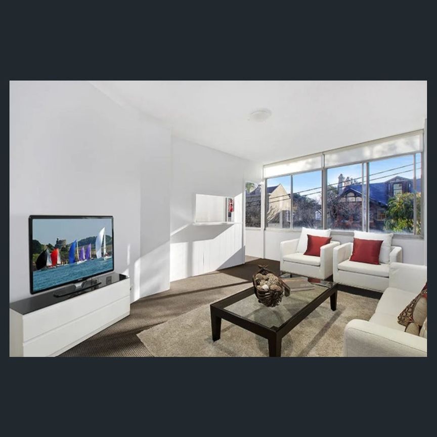 Bright One Bedroom Apartment, Unbeatable Central Location - Photo 1