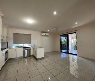 Lovely low maintenance brick home in quiet street - Photo 5