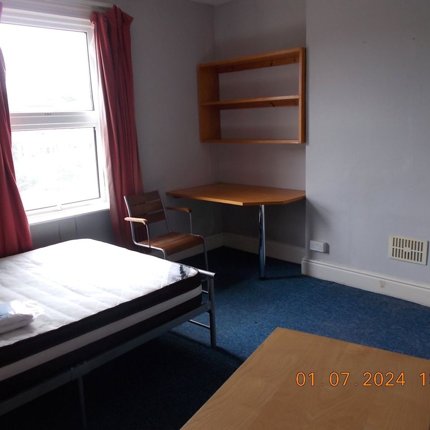 Student Properties to Let - Photo 1